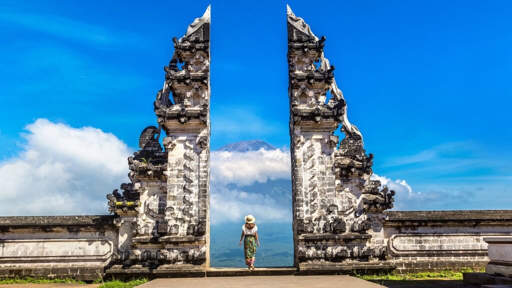 Cảnh sắc như thiên đường tại Cổng Trời Lempuyang