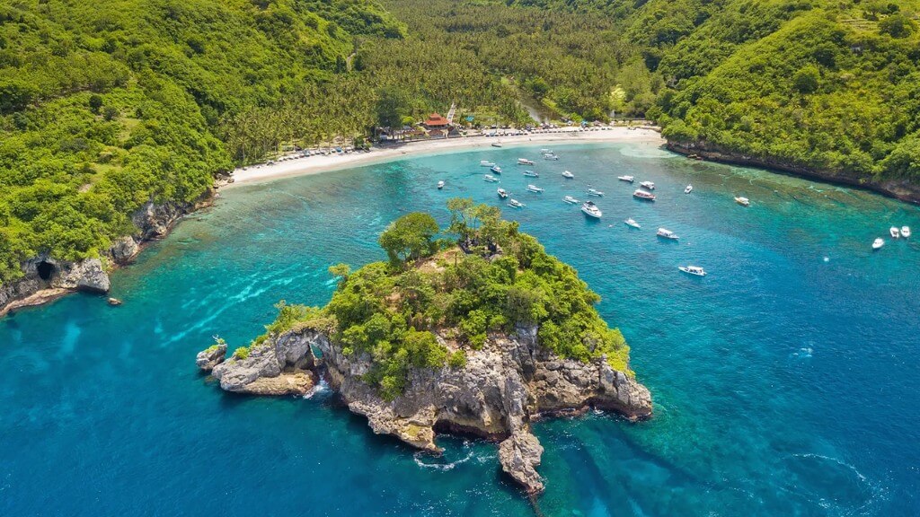 Cảnh biển đẹp như ngọc tại Crystal Bay