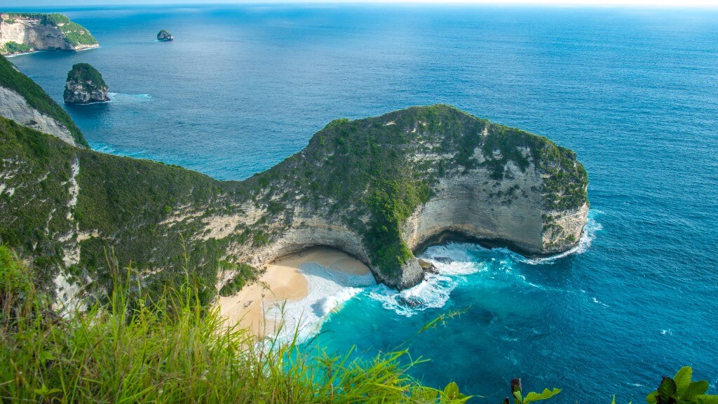 Sống lưng khủng long kỳ vĩ ở Kelingking Beach đảo Nusa Penida