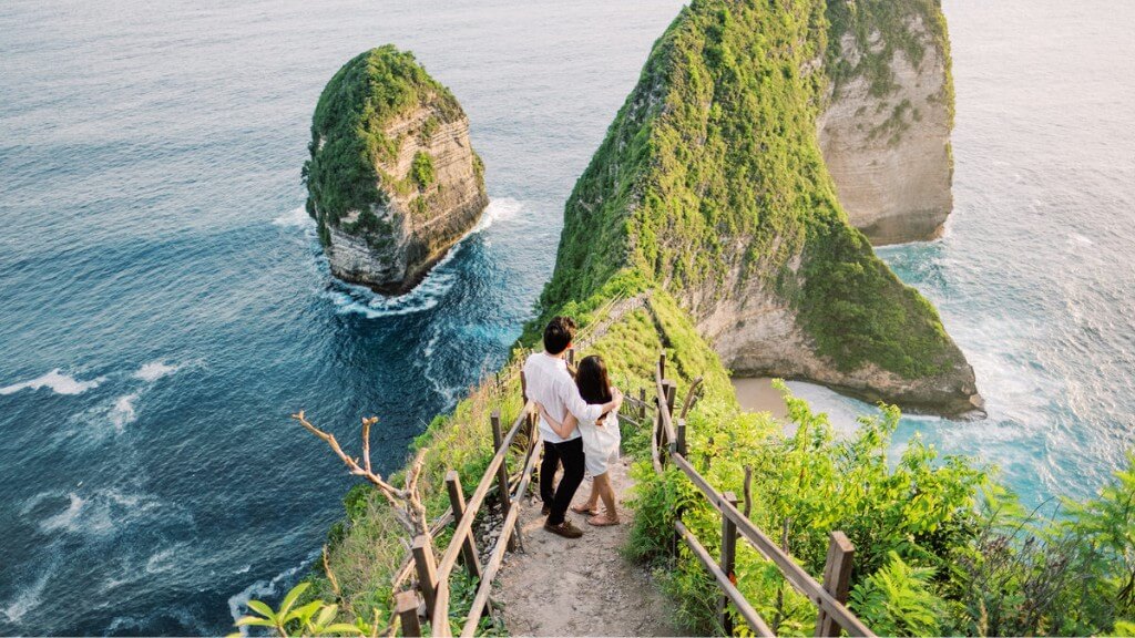 Trải nghiệm cầu thang xuống biển dọc theo sống lưng khủng long