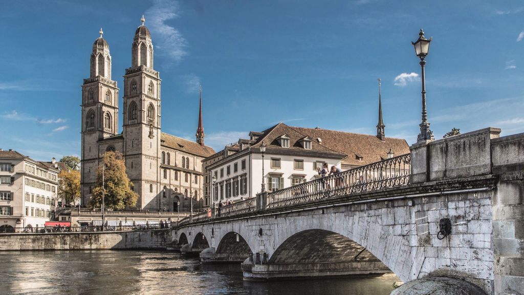 Toàn cảnh nhà thờ Grossmünster