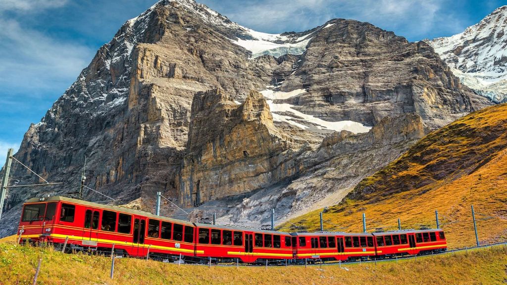 Trải nghiệm tàu di chuyển lên đỉnh Jungfraujoch