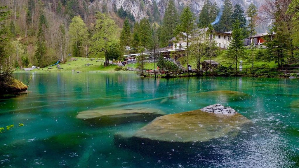 Chiêm ngưỡng Hồ “pha lê xanh” Blausee