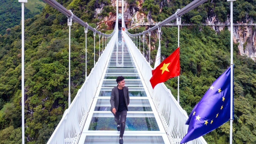 Cầu kính Bạch Long cây cầu dài nhất thế giới