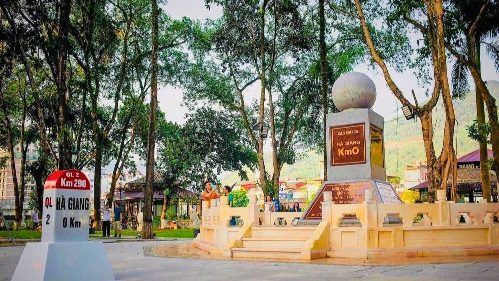 Cột cờ số 0  điểm khởi đầu của mọi hành trình