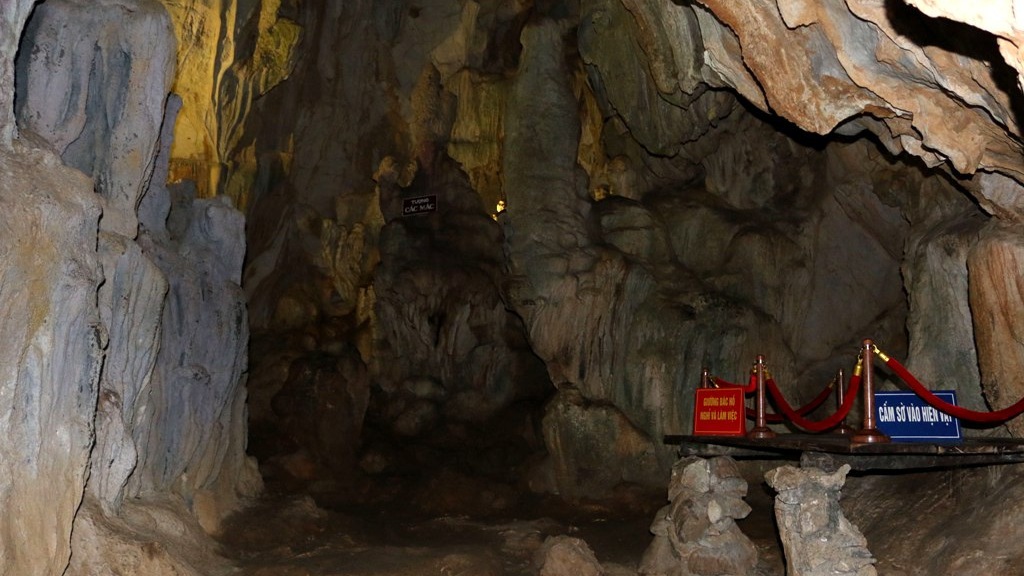 Hang Cốc Bó   nơi Bác từng sống và làm việc