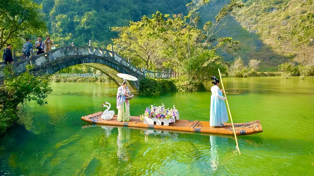 Khung cảnh thiên nhiên hữu tình không thể bỏ qua trong tour Tết Cao Bằng Trà Lĩnh