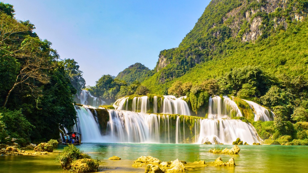 Thác Bản Giốc là thác nước tự nhiên lớn nhất khu vực ĐNA