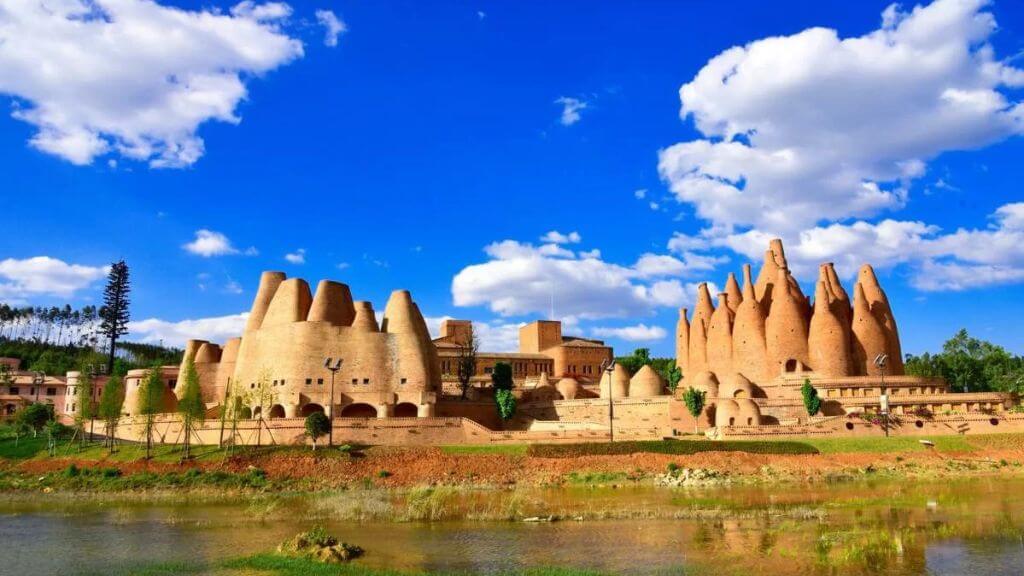 Ngôi làng gốm độc đáo tại Động Phong Vận