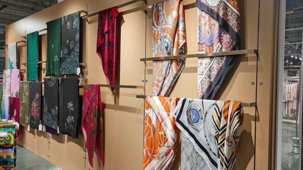 Cửa Hàng Tơ Lụa Sản phẩm Tơ lụa là một trong những niềm tự hào của văn hóa Trung Hoa