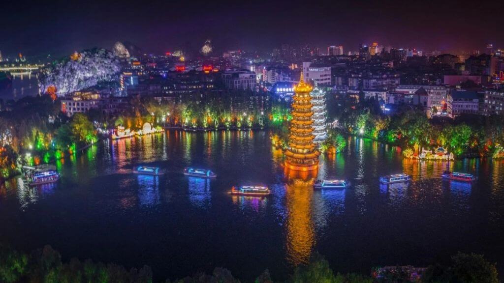 Check in Nhật Nguyệt Song Tháp biểu tượng mới của Quế Lâm