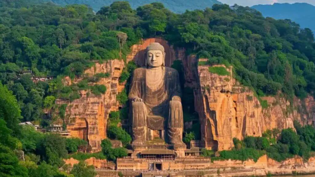 Lạc Sơn Đại Phật – bức tượng Phật bằng đá lớn nhất thế giới