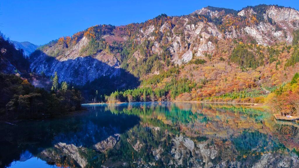 Nhánh thung lũng nổi tiếng Nhật Tắc Câu