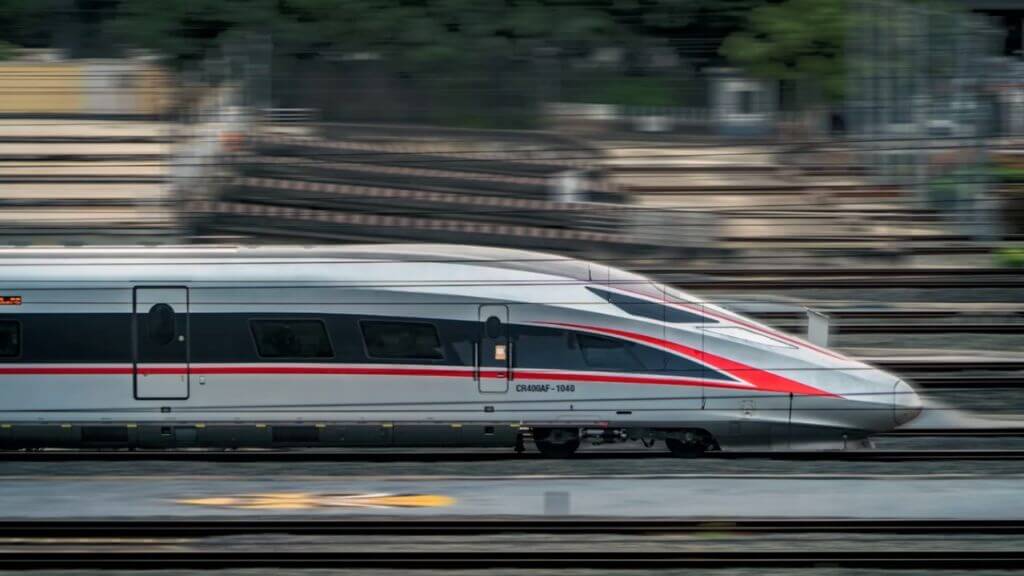 Trải nghiệm tàu cao tốc hiện đại chặng Thành Đô   Hoàng Long với vận tốc lên đến 300km h