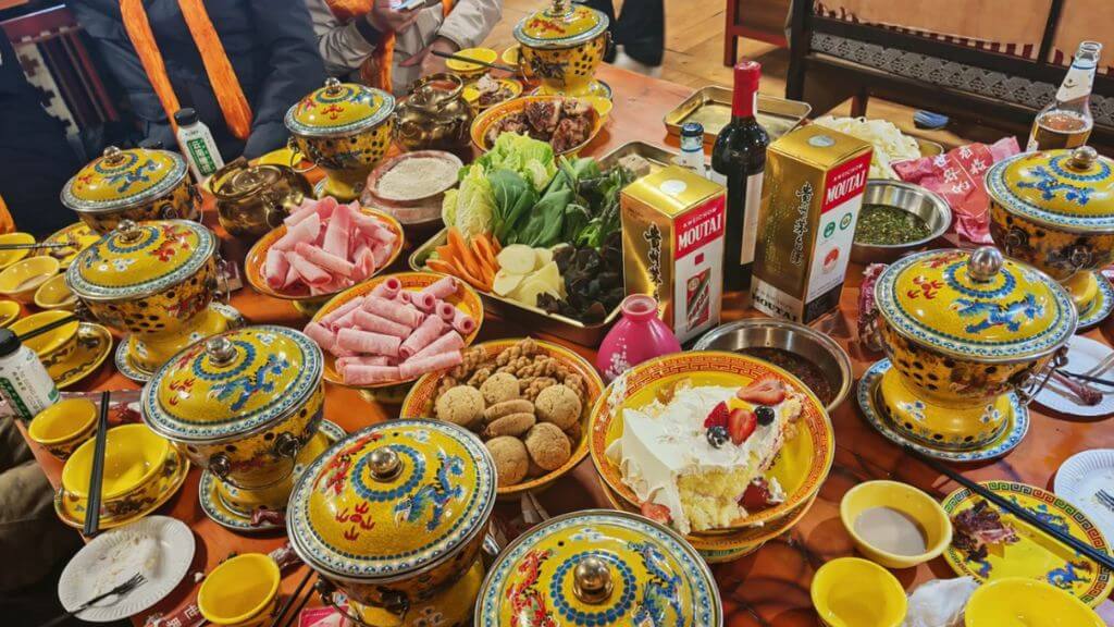 Trải nghiệm Tiệc đón khách của người Tạng (Ảnh minh hoạ)