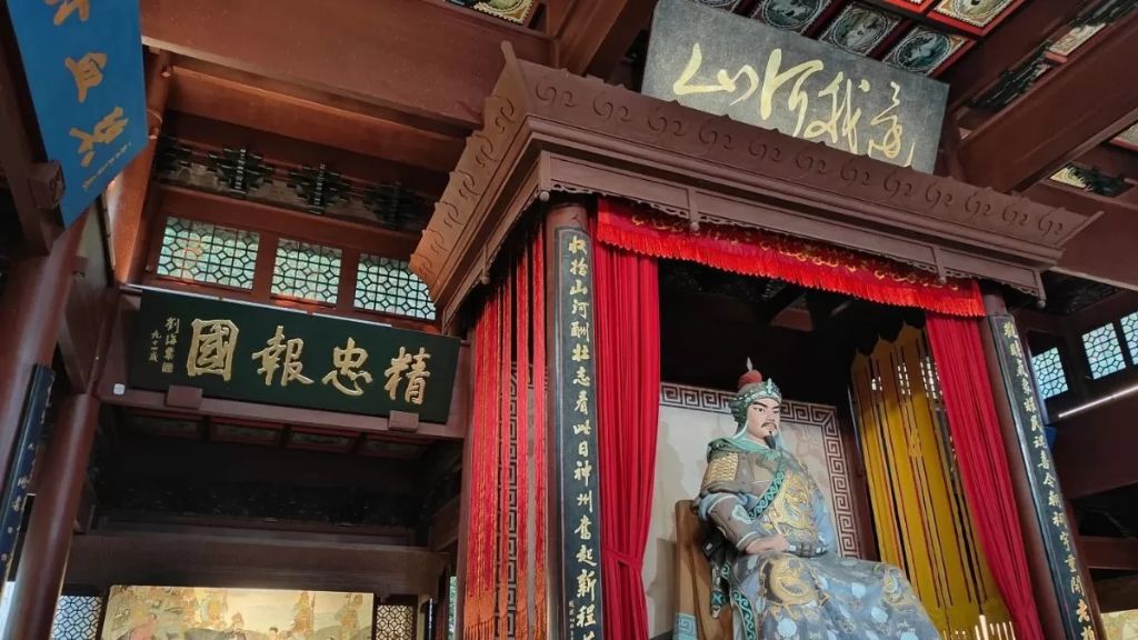 Đoàn chiêm bái miếu Nhạc Phi