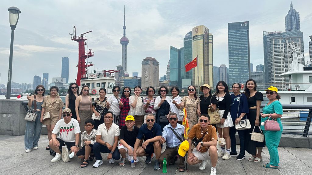 Khách đặt tour Bắc Kinh Thượng Hải tại BestPrice Travel