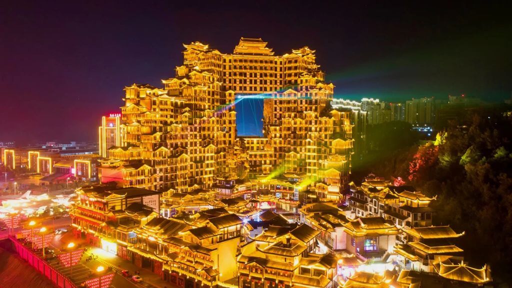 72 Kỳ Lầu như một khung tranh khổng lồ mở ra thế giới cổ tích