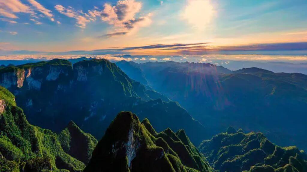 Khung cảnh Thất Tinh Sơn nhìn từ trên cao