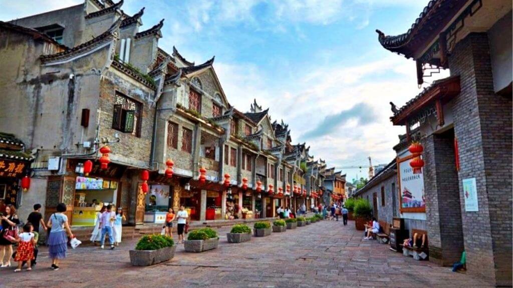 Phố cổ lát đá – điểm check in yêu thích của du khách tại các trấn cổ Trung Hoa