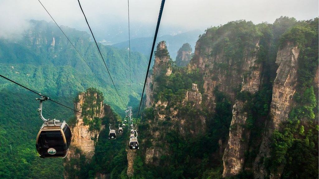 Cáp treo Thiên Môn Sơn dài hơn 7 km, lơ lửng giữa mây trời để ngắm trọn Trương Gia Giới