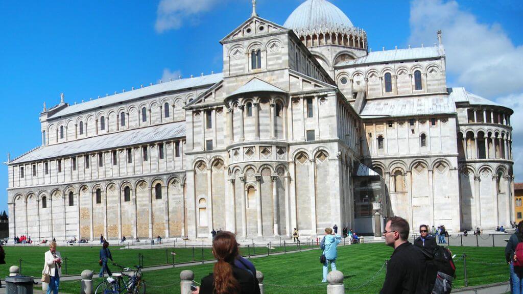 Piazza dei Miracoli - Nơi lưu giữ quan tài đá đặc biệt thời Thánh chế La Mã