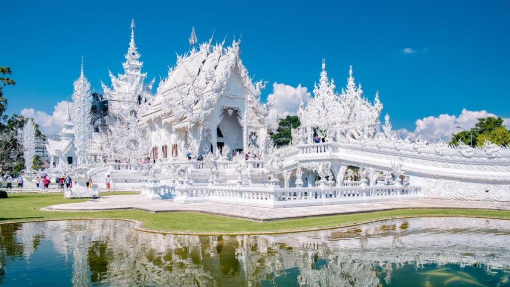 Ngắm nhìn kiến trúc độc đáo với màu trắng tinh khiết
