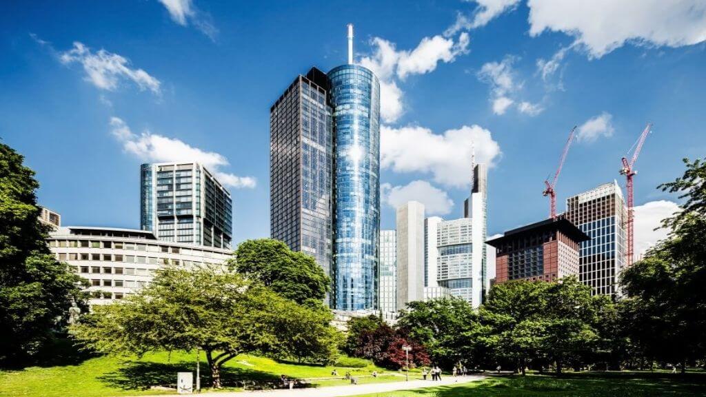 Toà nhà Main Tower cao 200m nổi tiếng của thành phố Frankfurt