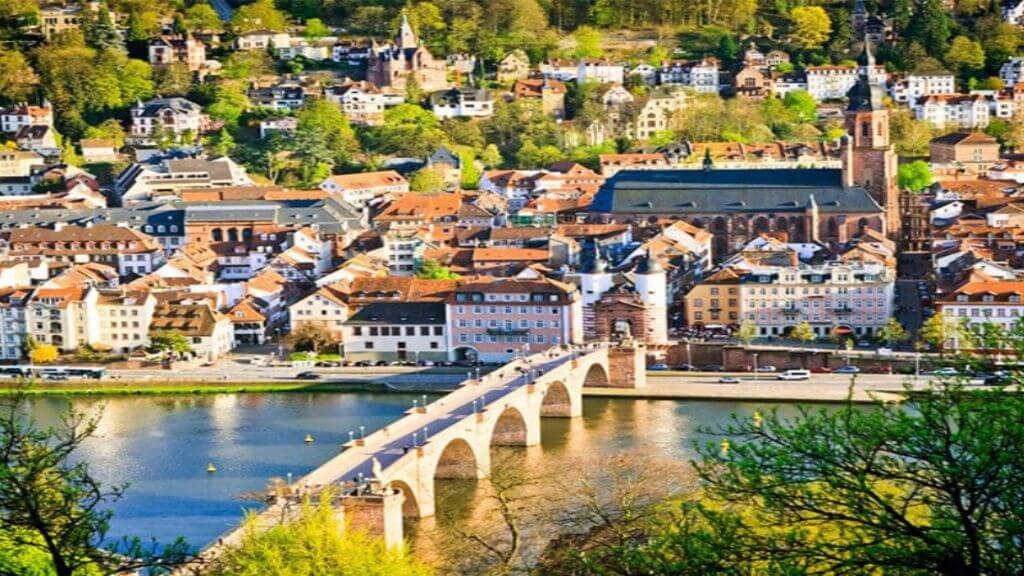 Cầu cổ Karl Theodor với tuổi đời hàng thế kỷ ở Heidelberg