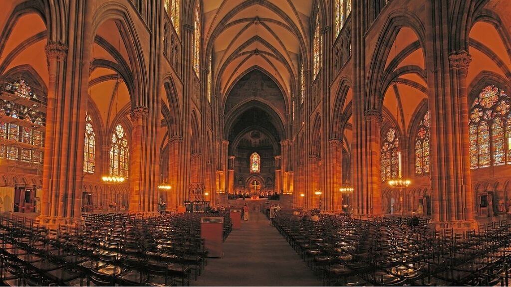 Bên trong nhà thờ Notre Dame de Strasbourg