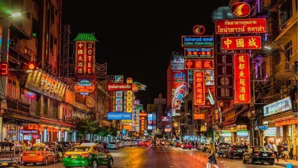 Trải Nghiệm Tết Rộn Rã Bangkok