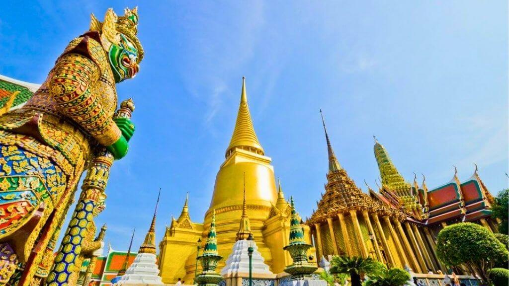 Khoảnh Khắc Bình Yên Bên Chùa Vàng – không gian thanh tịnh và linh thiêng