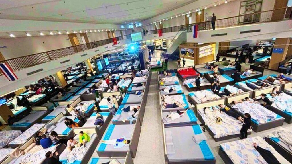 Tham quan và thử nghiệm các sản phẩm hỗ trợ giấc ngủ tại Modern Latex Hoàng Gia