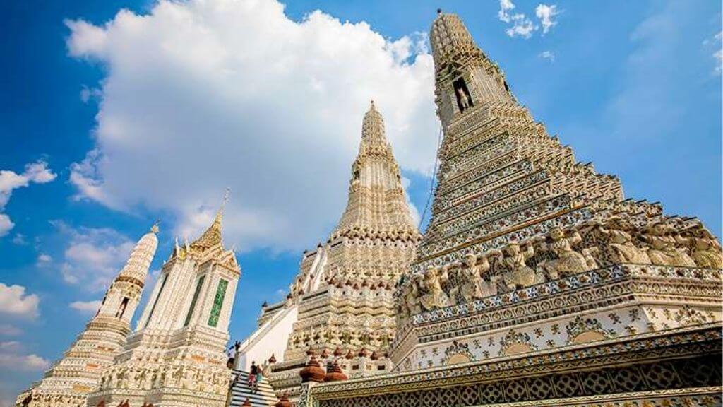 Chùa Wat Arun Bình Minh – ngôi chùa cổ kính bên bờ sông Chao Phraya với tháp cao lộng lẫy