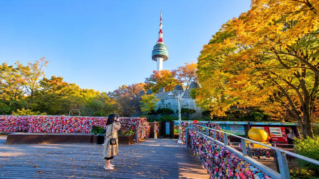 Tháp NamSan biểu tượng thành phố Seoul