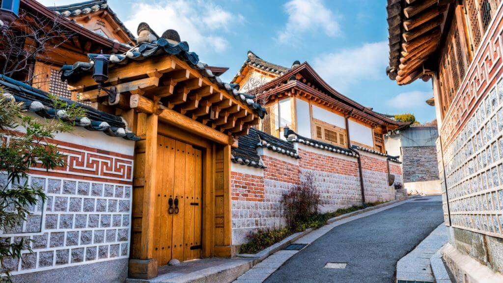 Khu phố nhỏ lưu giữ những ngôi nhà Hanok truyền thống với mái ngói thấp