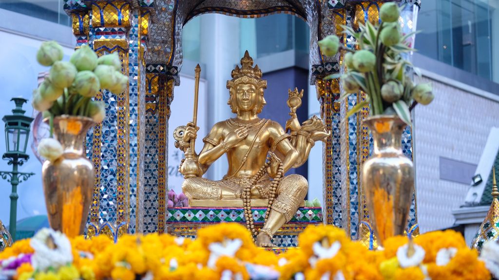 Cầu may tại Đền Phật 4 mặt Erawan