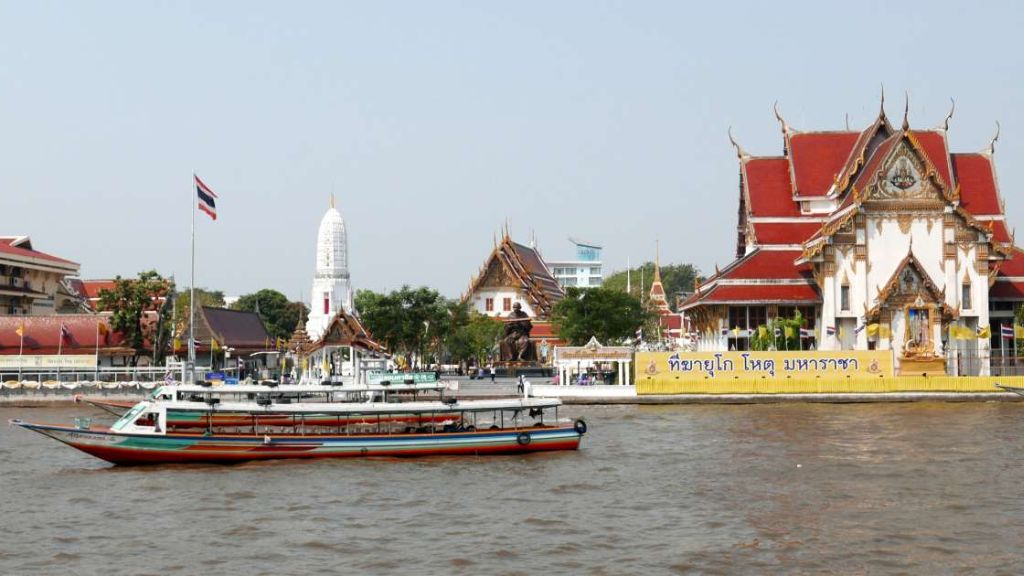Du thuyền ngắm cảnh trên sông Chaophraya