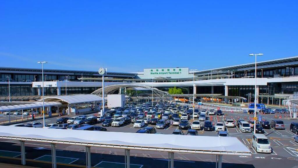Đoàn đáp chuyến bay xuống sân bay Narita