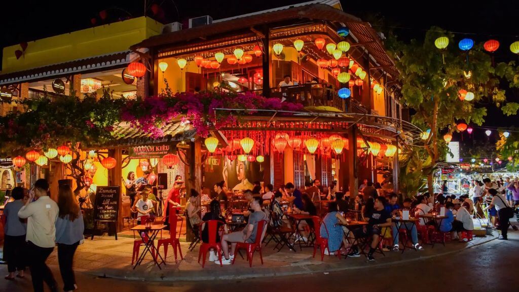 Khám phá phố cổ Hội An về đêm