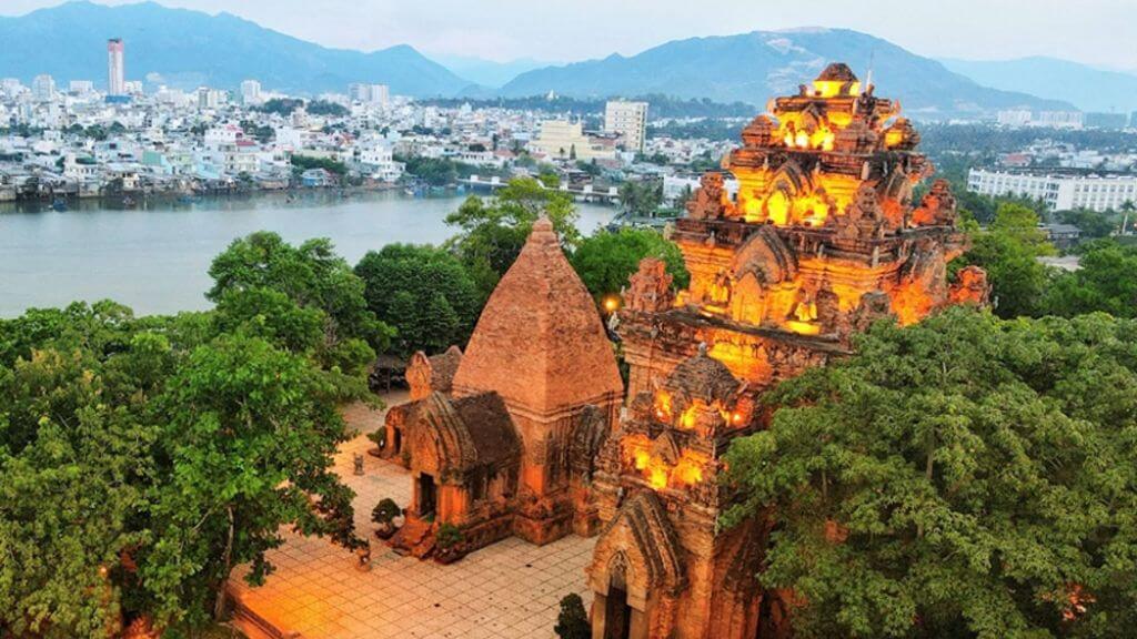 Tháp bà Ponagar   biểu tượng của Nha Trang