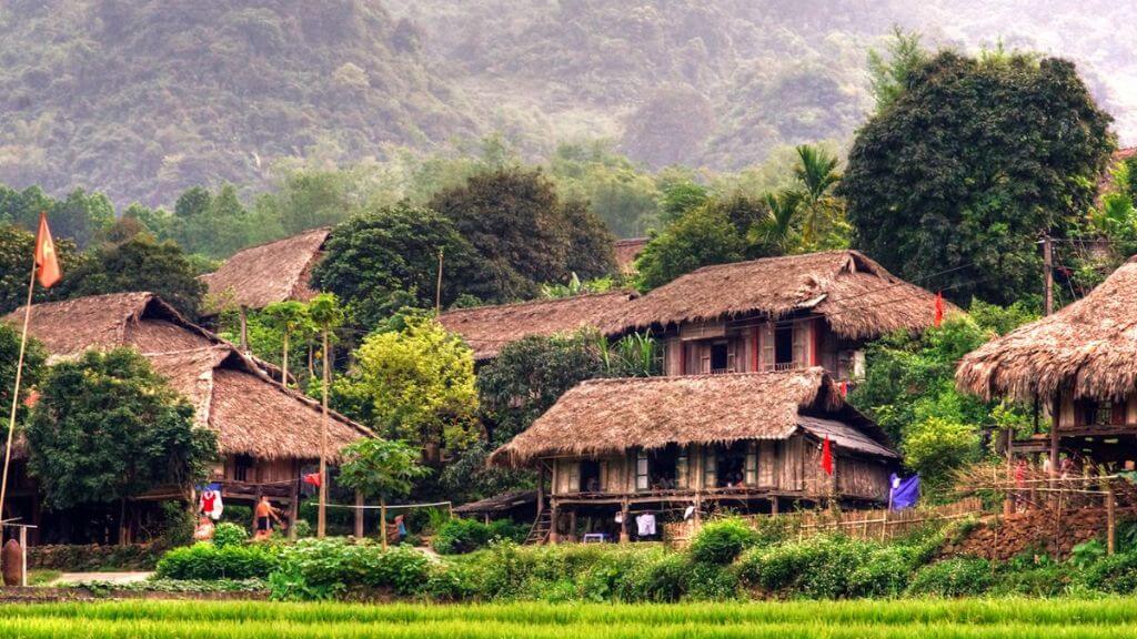 Bản Lác là nơi sinh sống của người dân tộc Thái