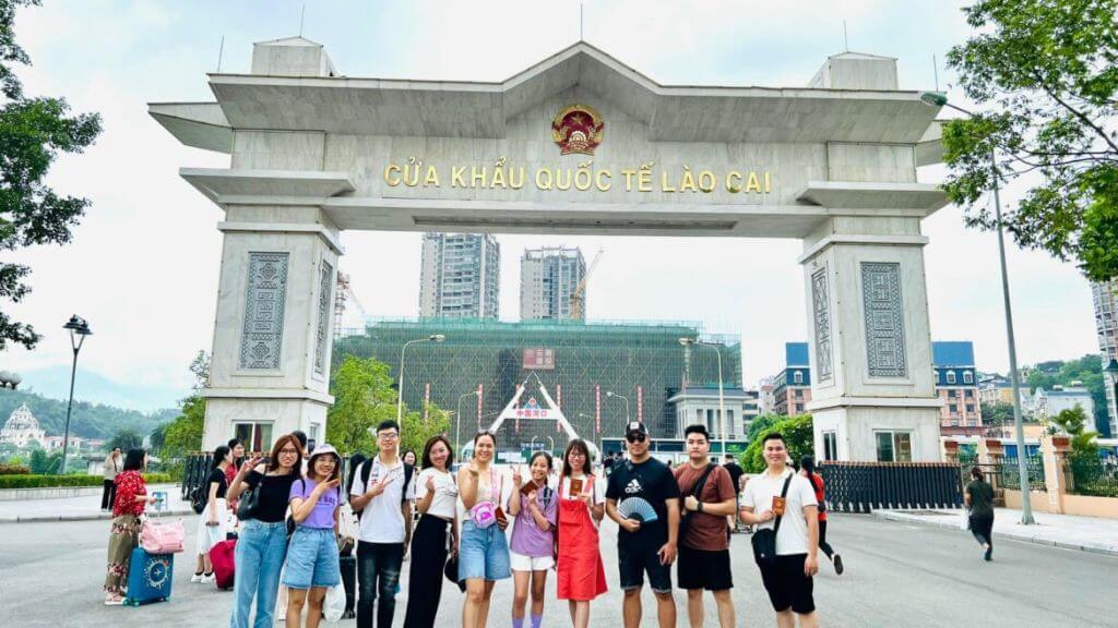 Check in tại cửa khẩu Hà Khẩu   biên giới Việt   Trung