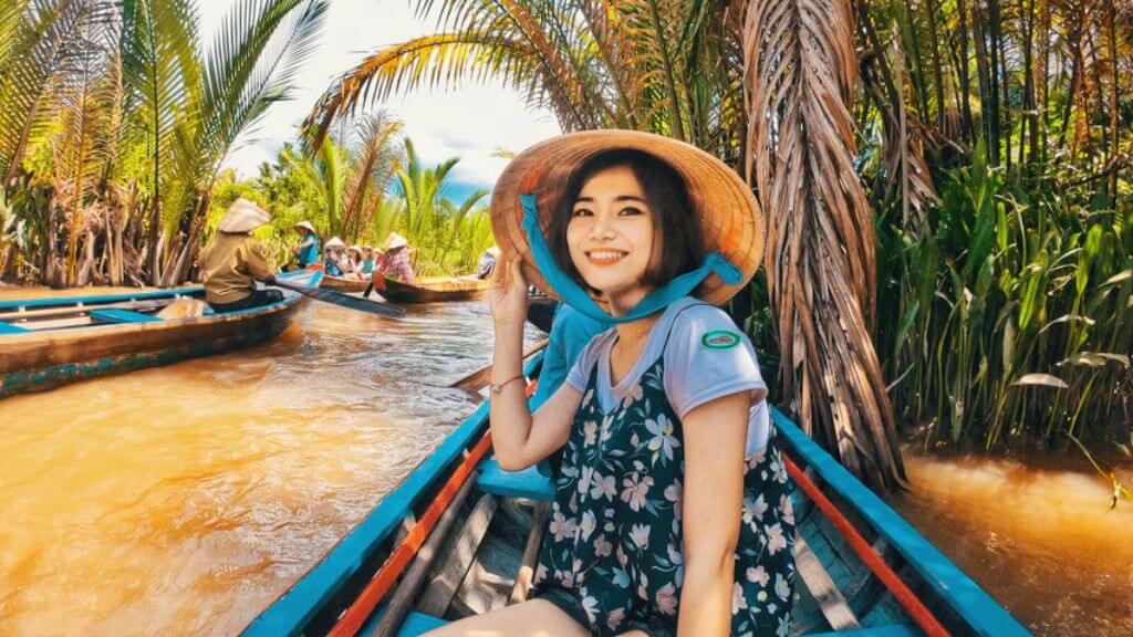 Đội nón lá check - in tại Cù Lao Thới Sơn