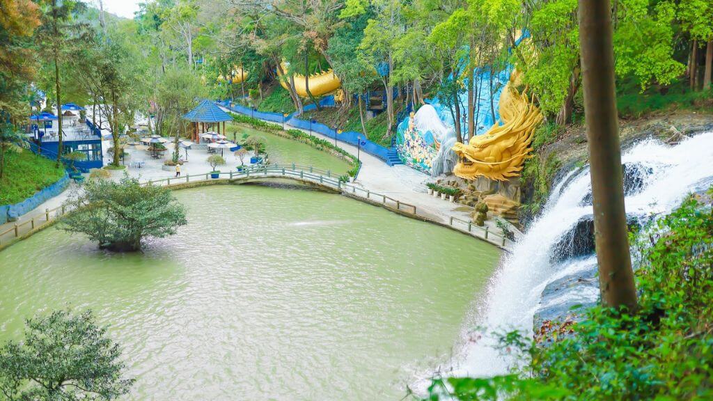 Khuôn viên rộng lớn tại Tea Resort Prenn
