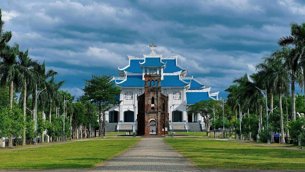 Viếng thăm Thánh Địa La Vang điểm hành hương Công Giáo