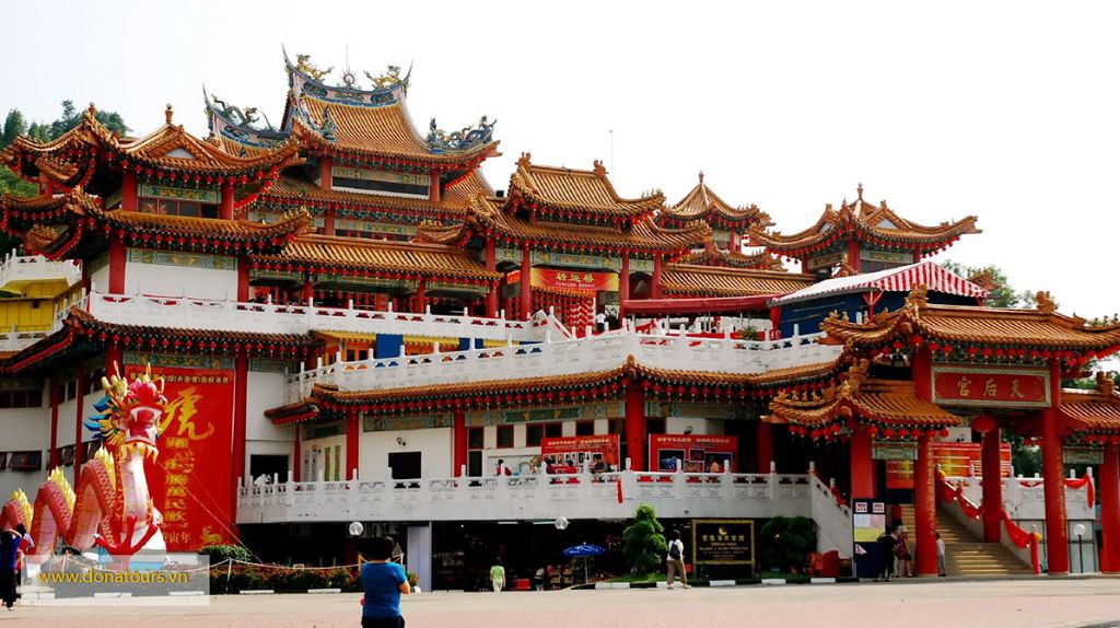 Chiêm ngưỡng ngôi chùa với thiết kế độc đáo Chàu Thiên Hậu