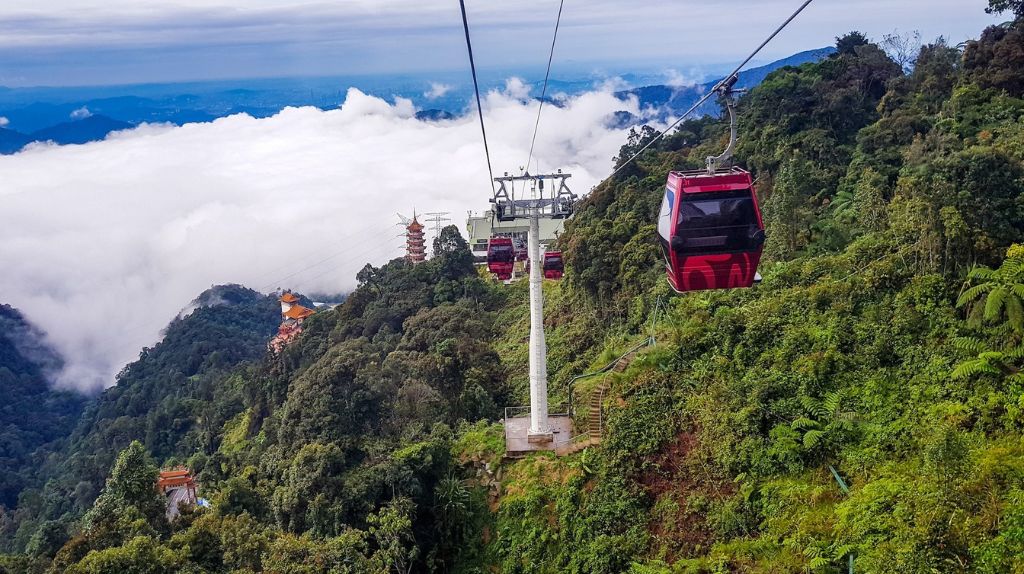 Trải nghiệm cáp treo Skyway dài 3,4 km băng qua rừng mưa nhiệt đới