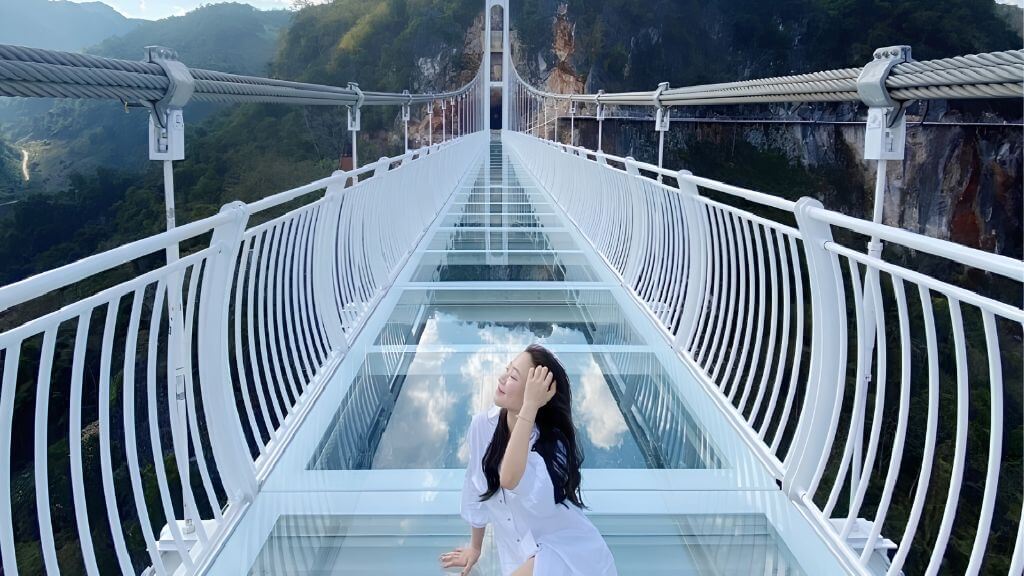 Checkin tại Cầu kính Bạch Long