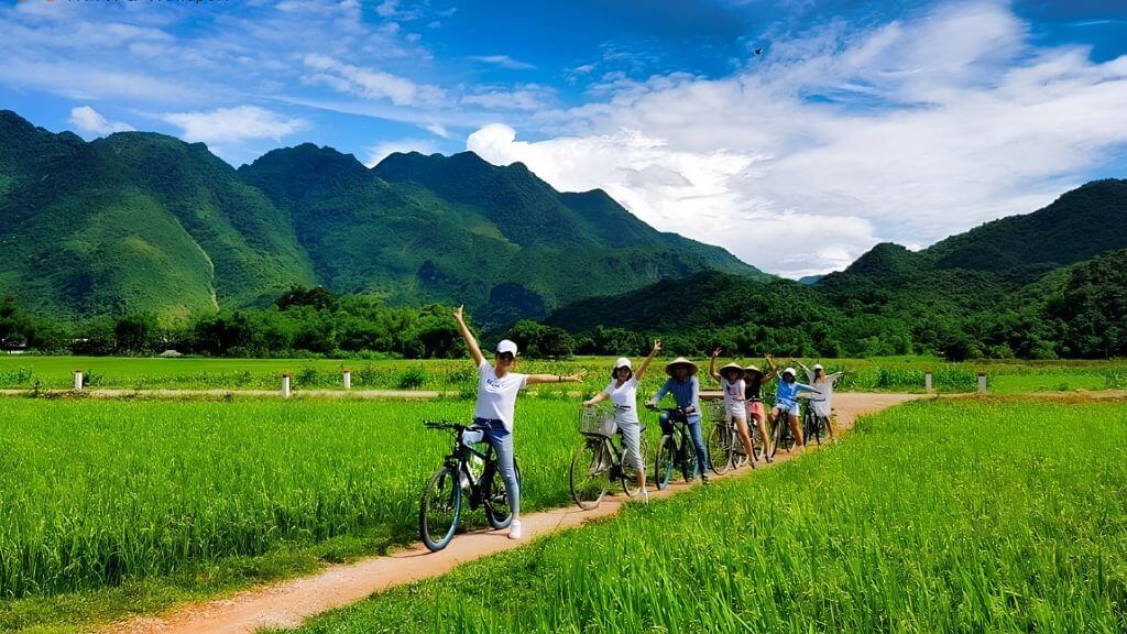 Trải nghiệm đạp xe tại Bản Lác